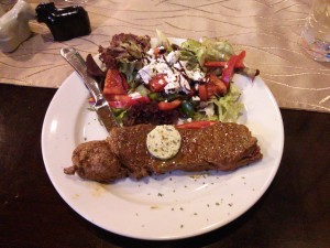Rumpsteak und Salat